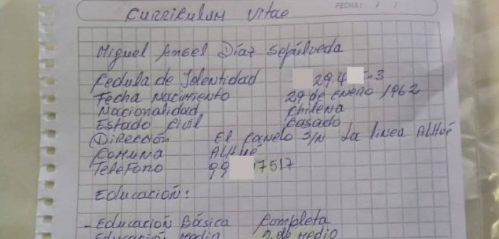 “Mi viejo está sin pega y muy desesperado… “: la cadena de favores que se desató en Twitter por la foto de un currículum escrito a mano